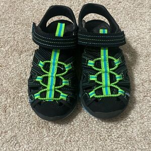Boys sandals/water shoes